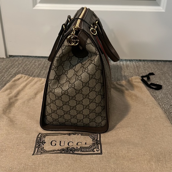 Authentic Gucci Handbag.. - Picture 2 of 4